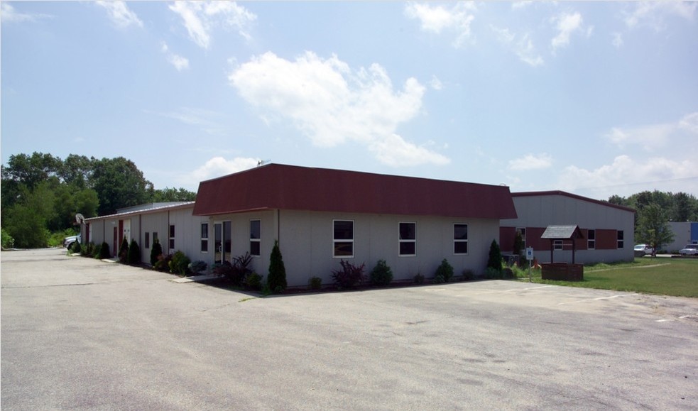 3 Industrial Dr, Smithfield, RI for sale - Primary Photo - Image 1 of 1