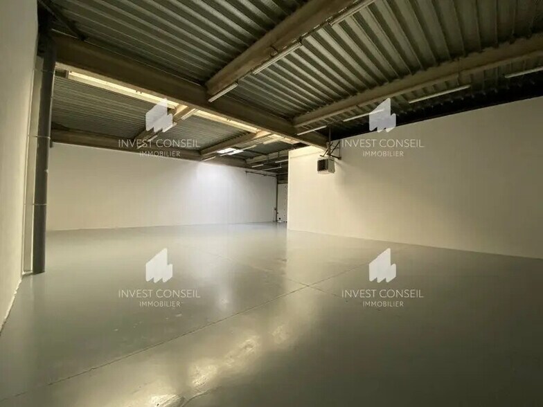 Flex in Chambly for lease - Building Photo - Image 2 of 7