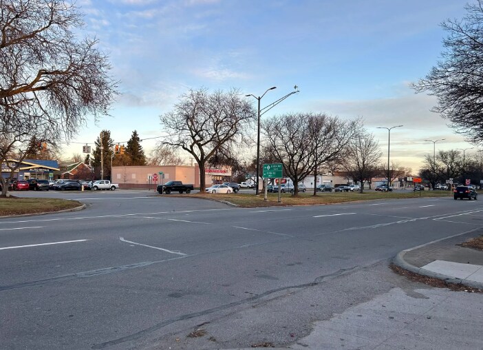 22901 Gratiot Ave, Eastpointe, MI à vendre - Photo du bâtiment - Image 3 de 5