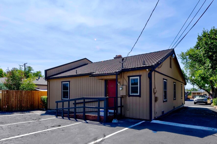 139 Vassar St, Reno, NV à louer - Photo du bâtiment - Image 2 de 33