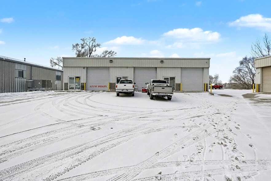 3151-3155 N 84th Cir, Omaha, NE for sale - Building Photo - Image 2 of 7