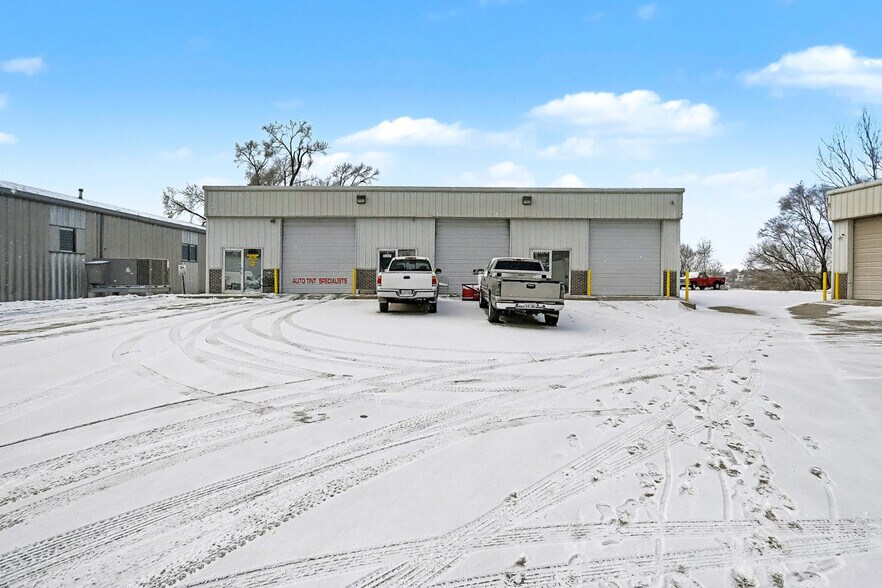 3151-3155 N 84th Cir, Omaha, NE à vendre - Photo du bâtiment - Image 2 de 7