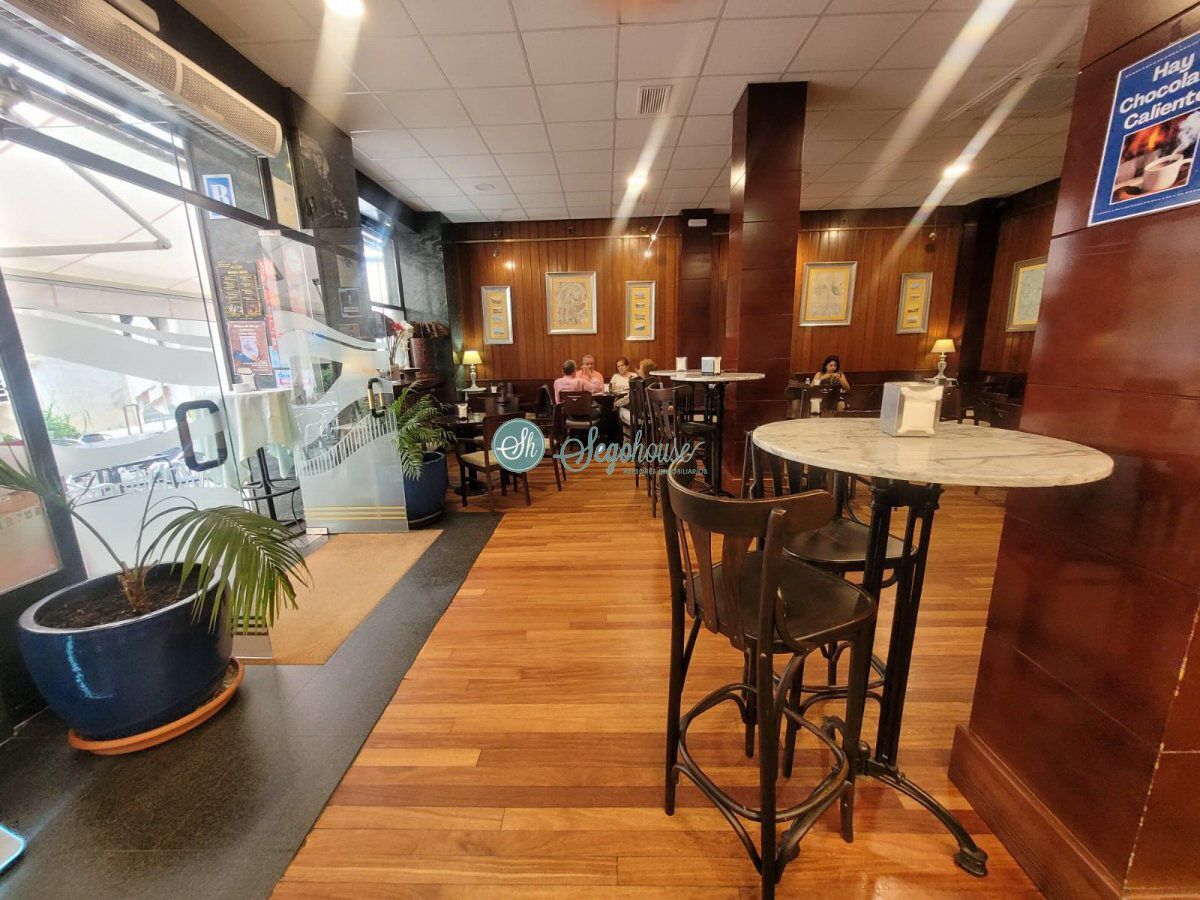 Retail in Segovia, Segovia for lease Interior Photo- Image 1 of 6