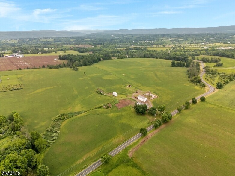 1663 County Road 519, Pittstown, NJ à vendre - Photo du bâtiment - Image 2 de 6