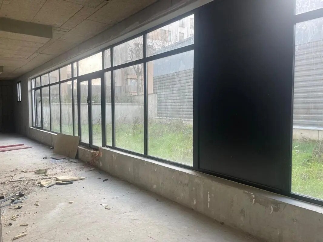 Retail in Romainville for lease Interior Photo- Image 1 of 7