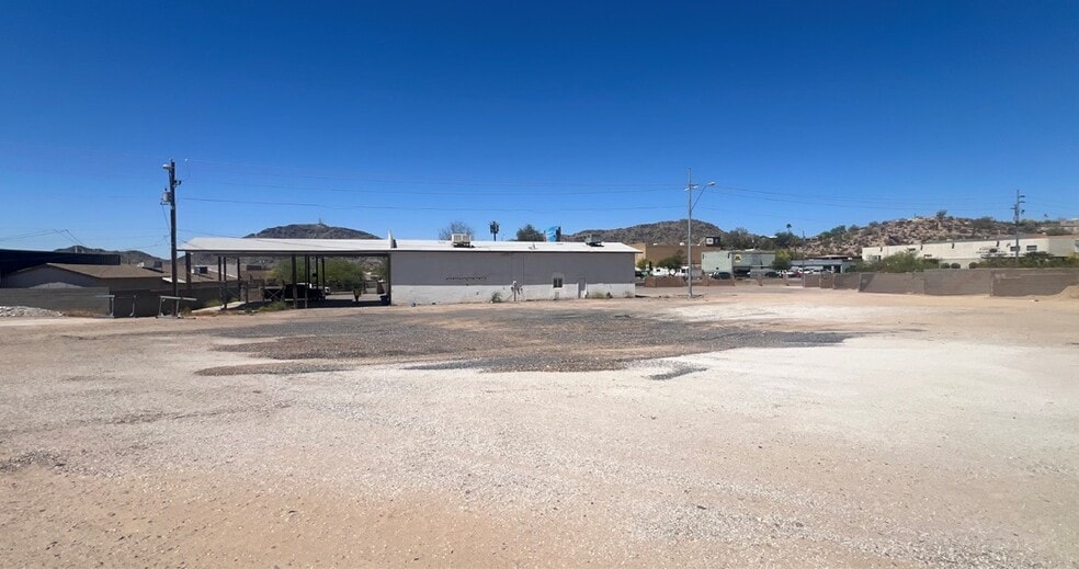 11039 N Cave Creek Rd, Phoenix, AZ à louer - Photo du bâtiment - Image 3 de 6
