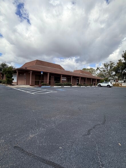6725 Cedarridge Dr, Zephyrhills, FL for lease - Building Photo - Image 1 of 11