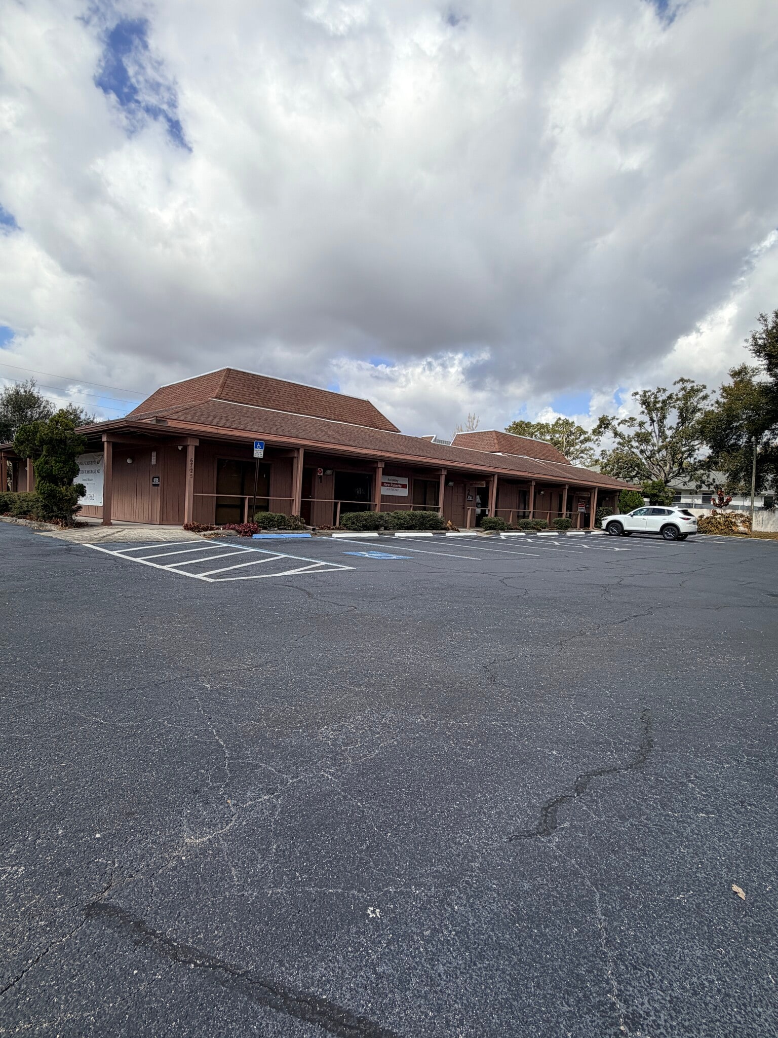 6725 Cedarridge Dr, Zephyrhills, FL for lease Building Photo- Image 1 of 12