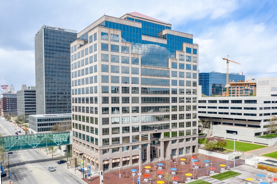 2405 Grand Ave, Kansas City, MO for lease - Primary Photo - Image 1 of 8