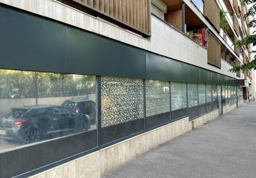 Office in Marseille for lease - Building Photo - Image 1 of 6