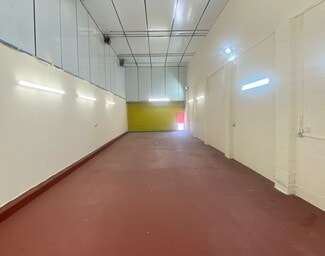 Plus de détails pour 41-43 Douglas Estates 41-43 Ffordd Las Rhyl, Rhyl - Local d'activités à louer