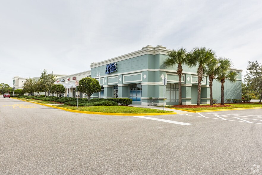 13435 McCall Rd, Port Charlotte, FL à louer - Photo du bâtiment - Image 2 de 8
