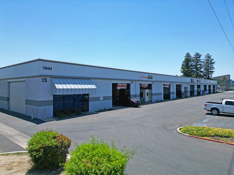 7001 White Ln, Bakersfield, CA à vendre - Photo du bâtiment - Image 2 de 6