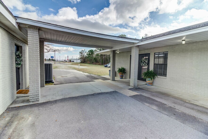15523 Landon Rd, Gulfport, MS à vendre - Photo du bâtiment - Image 3 de 9