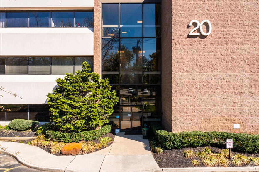 20 E Clementon Rd, Gibbsboro, NJ à louer - Photo du bâtiment - Image 3 de 13