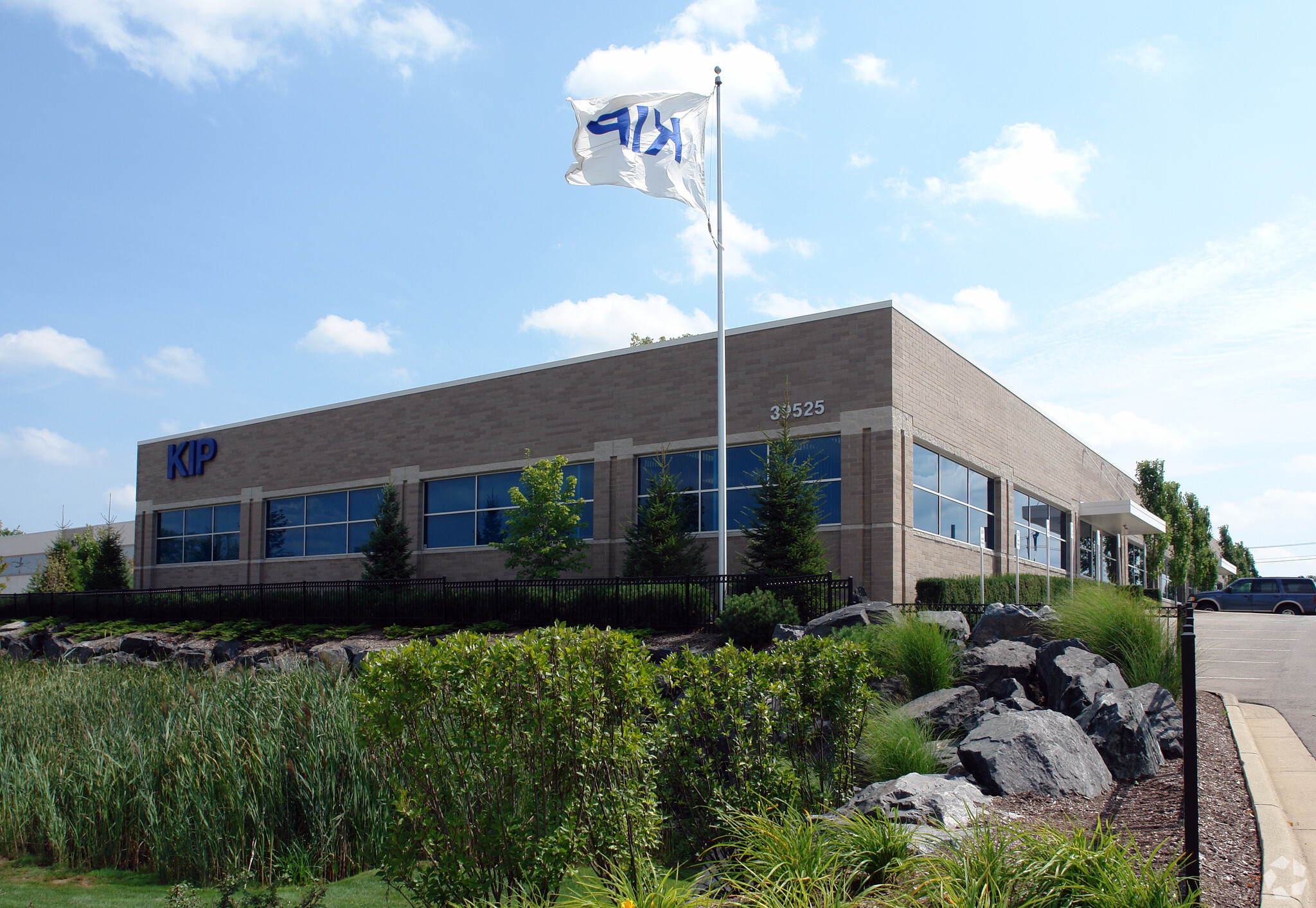 39525 W 13 Mile Rd, Novi, MI for lease Primary Photo- Image 1 of 4