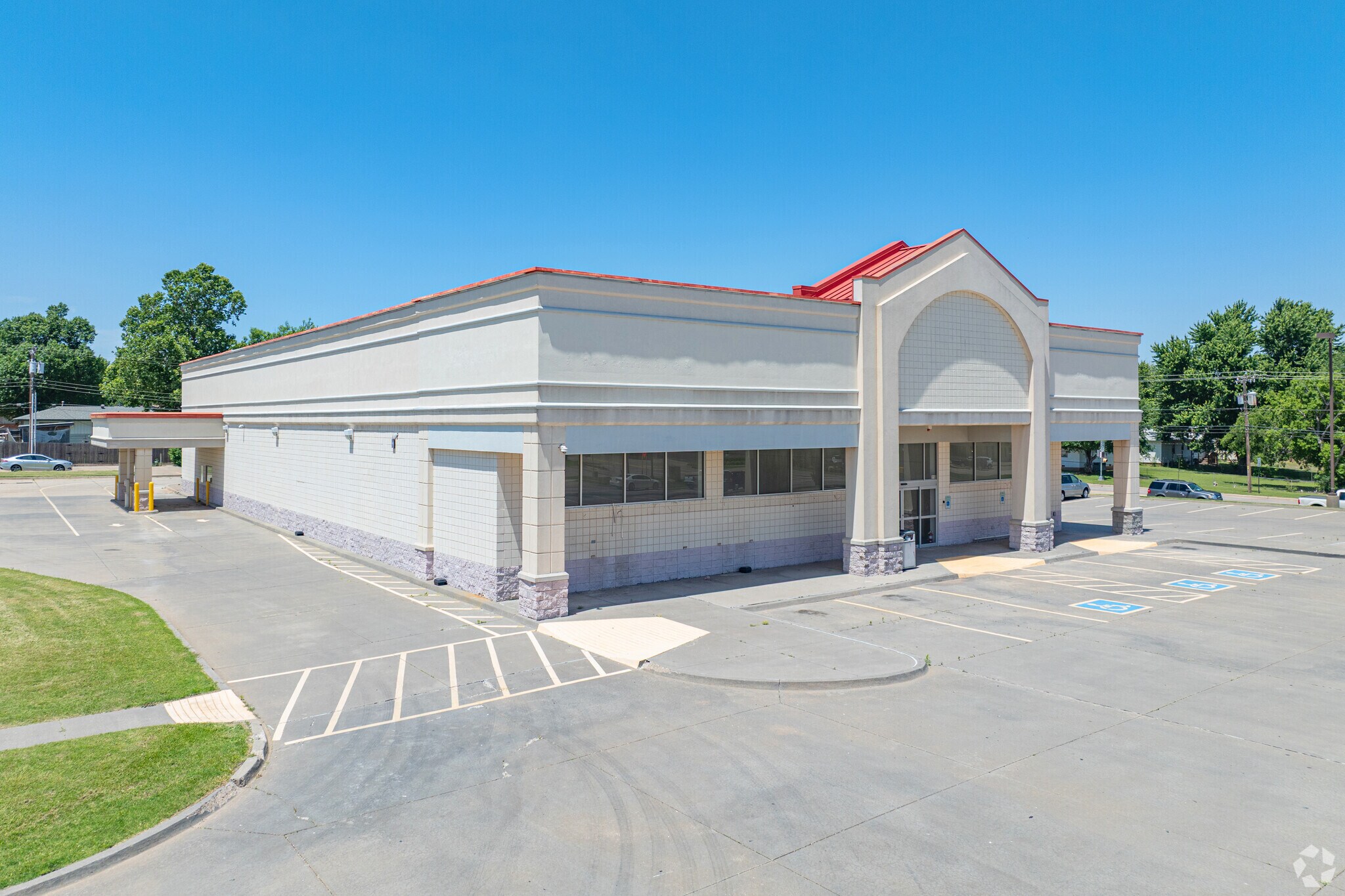 110 W Vandament Ave, Yukon, OK à vendre Photo du bâtiment- Image 1 de 5