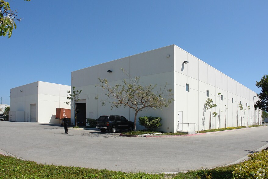 1621 Beacon Pl, Oxnard, CA for lease - Building Photo - Image 2 of 3