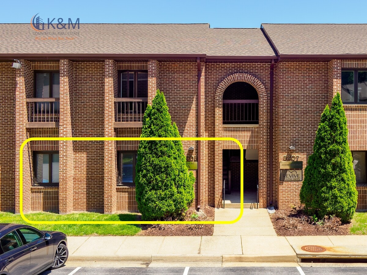 5205-A Lyngate Court, Burke, VA 22015 - Unité A -  - Photo intérieure - Image 1 of 11