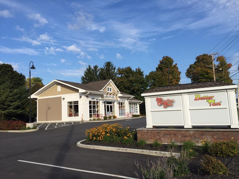 471 Violet Ave, Poughkeepsie, NY à vendre - Photo du bâtiment - Image 2 de 6