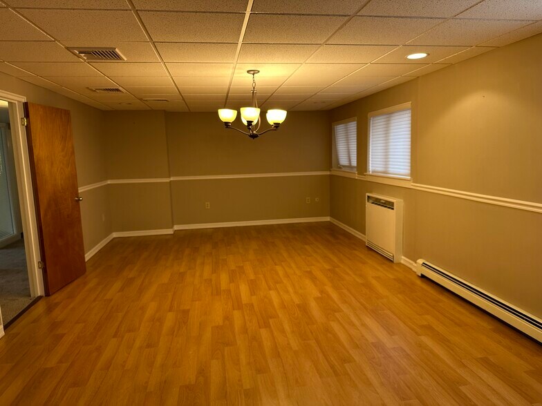 37 W Haddon Ave, Oaklyn, NJ à louer - Photo intérieure - Image 2 de 16