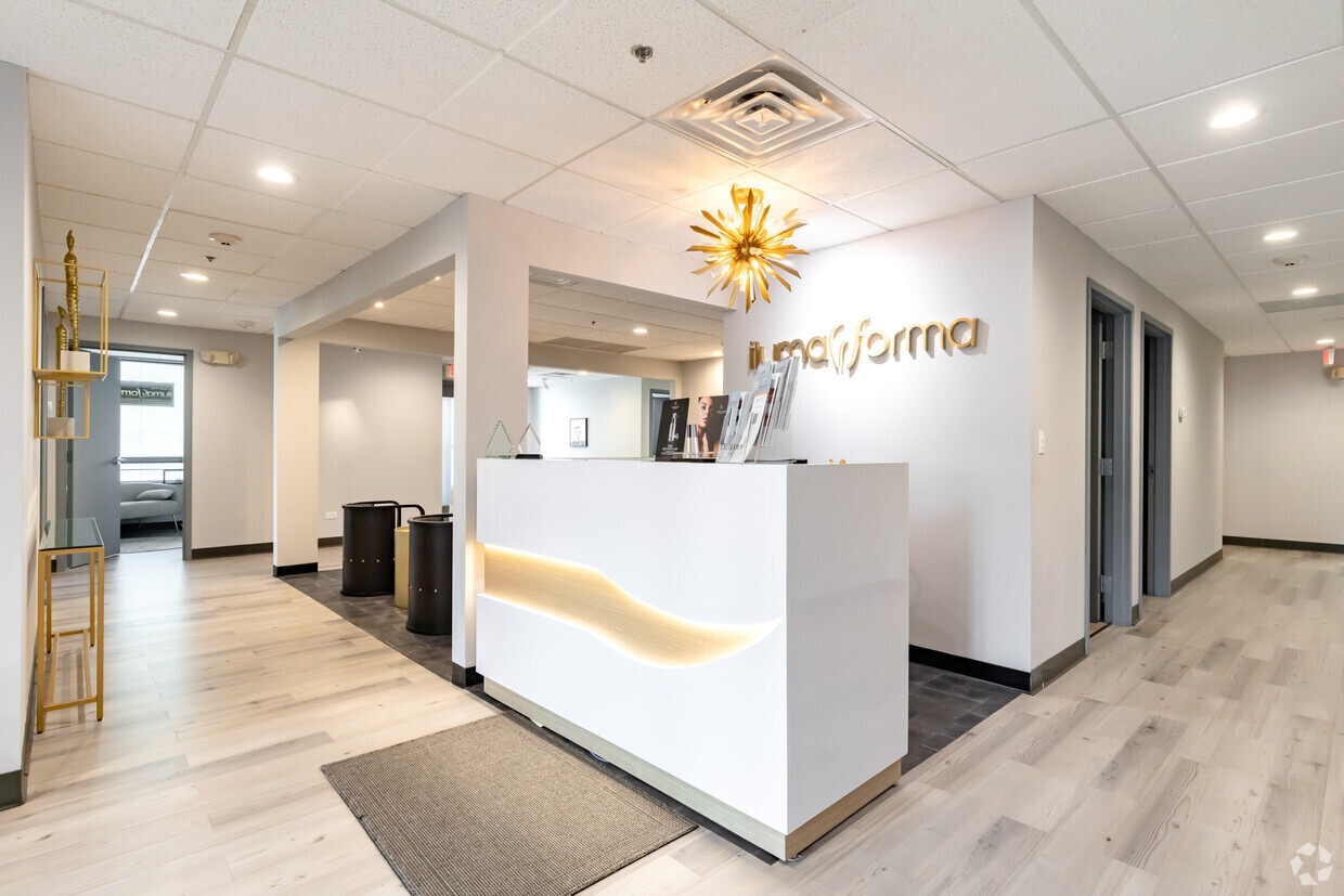 3030-3140 Finley Rd, Downers Grove, IL à louer Photo intérieure- Image 1 de 3