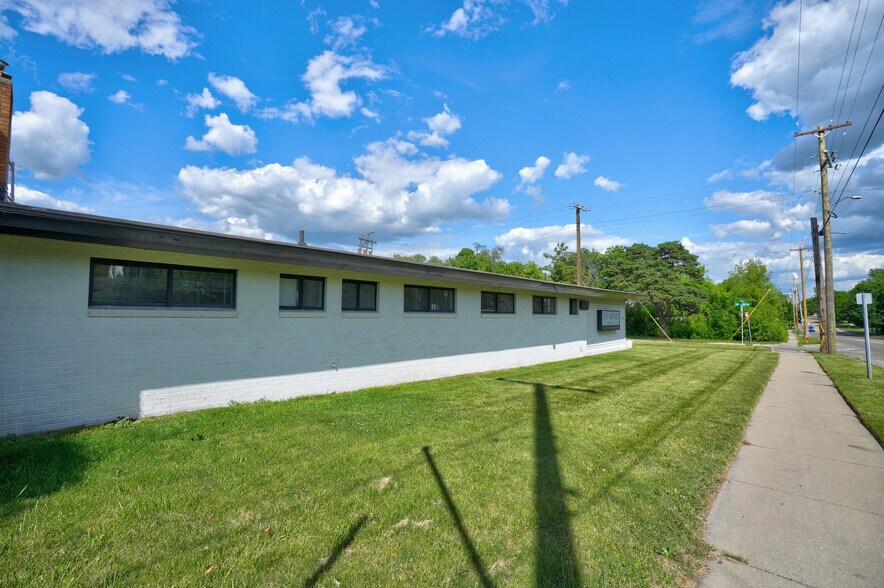 2702 Flushing Rd, Flint, MI à vendre - Photo du bâtiment - Image 2 de 14
