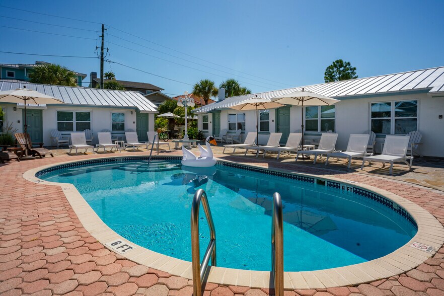 12321 Gulf Blvd, Treasure Island, FL for sale - Building Photo - Image 1 of 43
