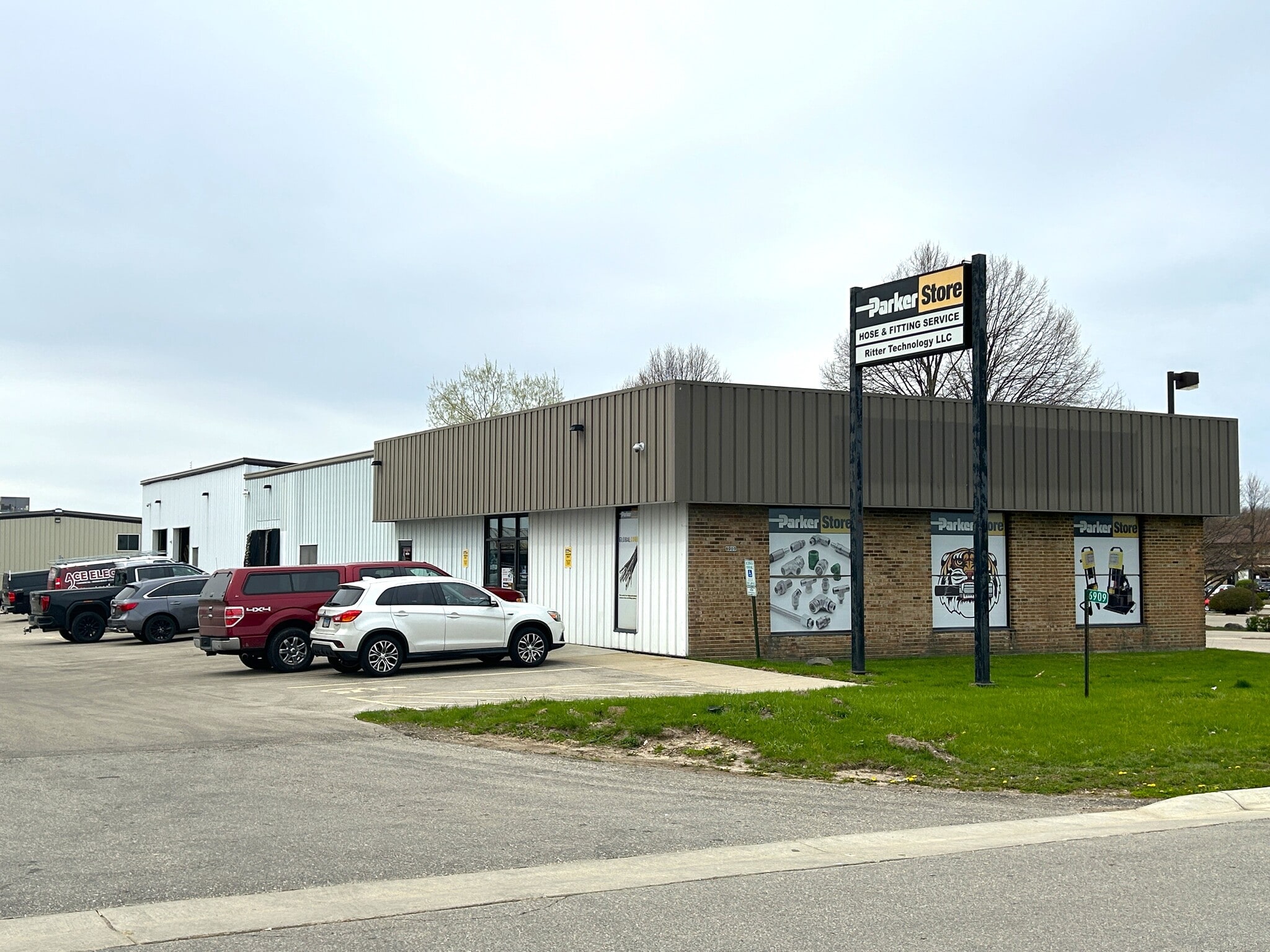6909 Seybold Rd, Madison, WI for lease Building Photo- Image 1 of 2