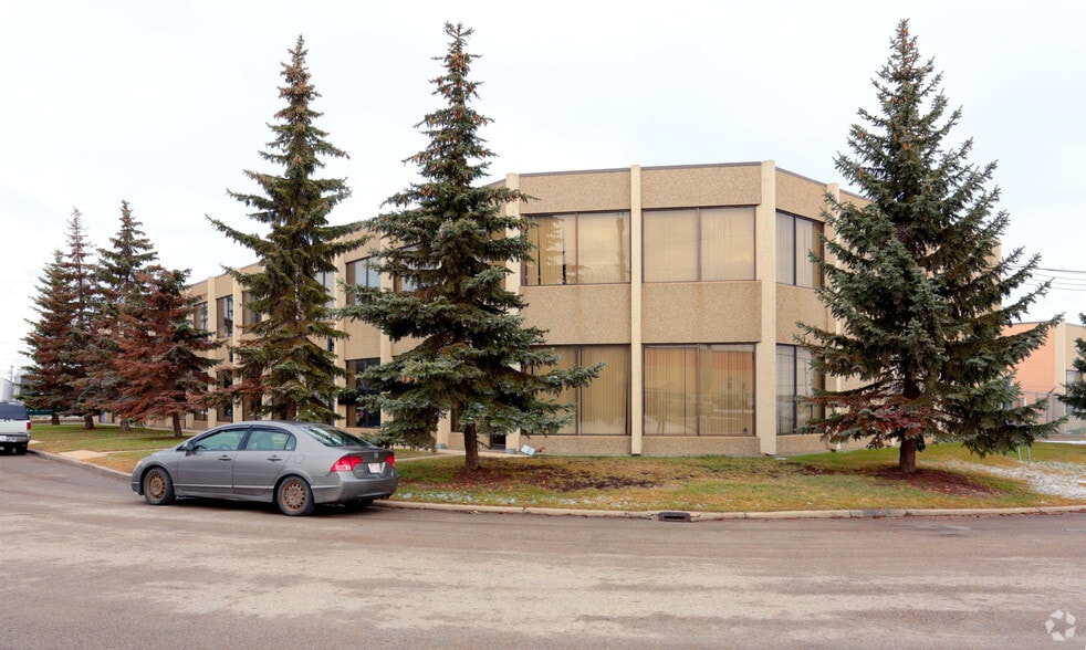 4904-4910 75 Av NW, Edmonton, AB for lease - Building Photo - Image 2 of 5