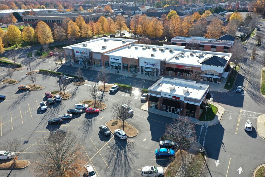 1916-1930 Sardis Rd N, Charlotte, NC à louer - Photo du bâtiment - Image 2 de 24