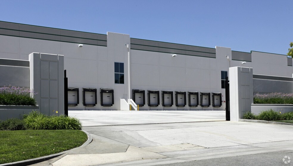 1670 Champagne Ave, Ontario, CA à louer - Photo du bâtiment - Image 3 de 5