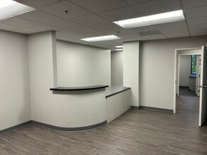 525 E Plaza Dr, Santa Maria, CA à louer Photo intérieure- Image 2 de 3