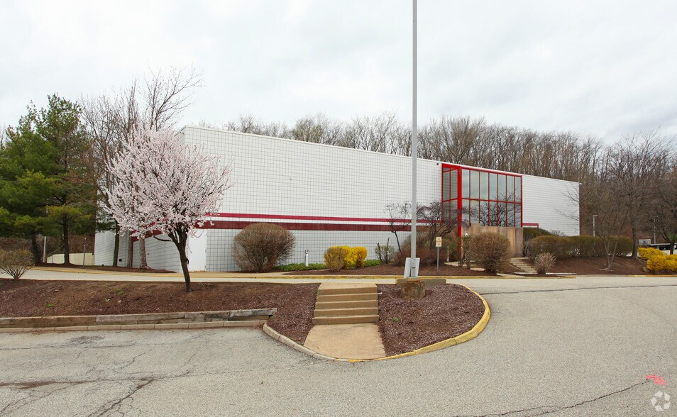 310 Rodi Rd, Pittsburgh, PA for sale - Primary Photo - Image 1 of 17