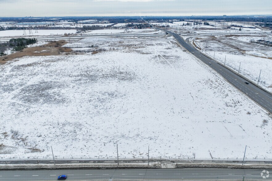 515 Winchester Rd E, Whitby, ON à louer - Photo du bâtiment - Image 3 de 4