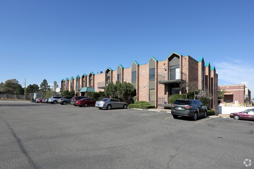 1562 S Parker Rd, Denver, CO à louer - Photo du bâtiment - Image 3 de 3