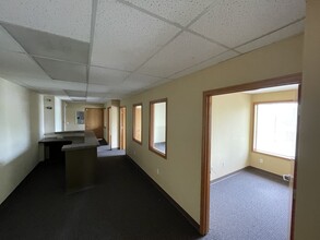 5714-5718 SE Powell Blvd, Portland, OR for lease Interior Photo- Image 1 of 3