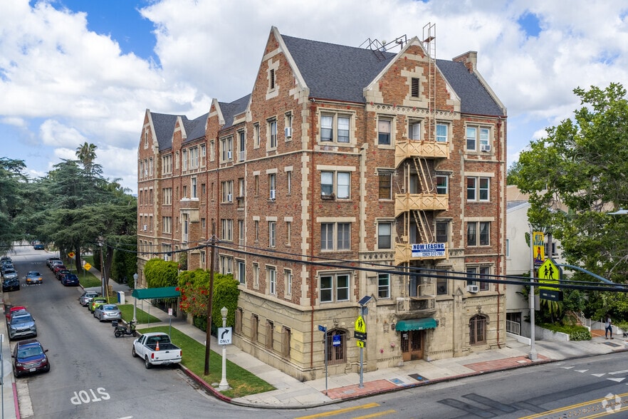 601 N Rossmore Ave, Los Angeles, CA for sale - Primary Photo - Image 1 of 37