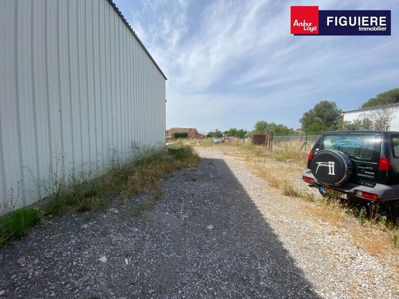 Flex dans Lançon-Provence à louer - Photo du bâtiment - Image 3 de 10