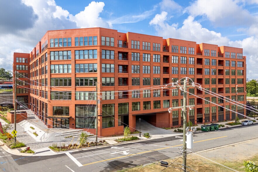 300 E 36th St, Charlotte, NC à louer - Photo du bâtiment - Image 2 de 39