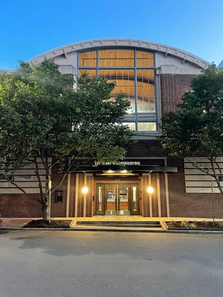 127 W Worthington Ave, Charlotte, NC for lease - Primary Photo - Image 1 of 5