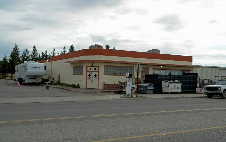 305 S Chowchilla Blvd, Chowchilla, CA à louer - Photo du bâtiment - Image 1 de 1