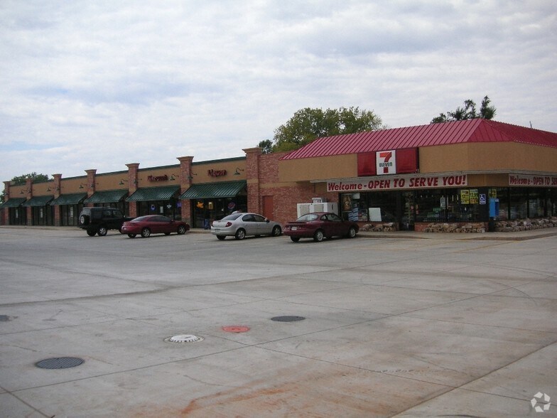 1103-1123 E Constitution St, Norman, OK for lease - Building Photo - Image 2 of 13