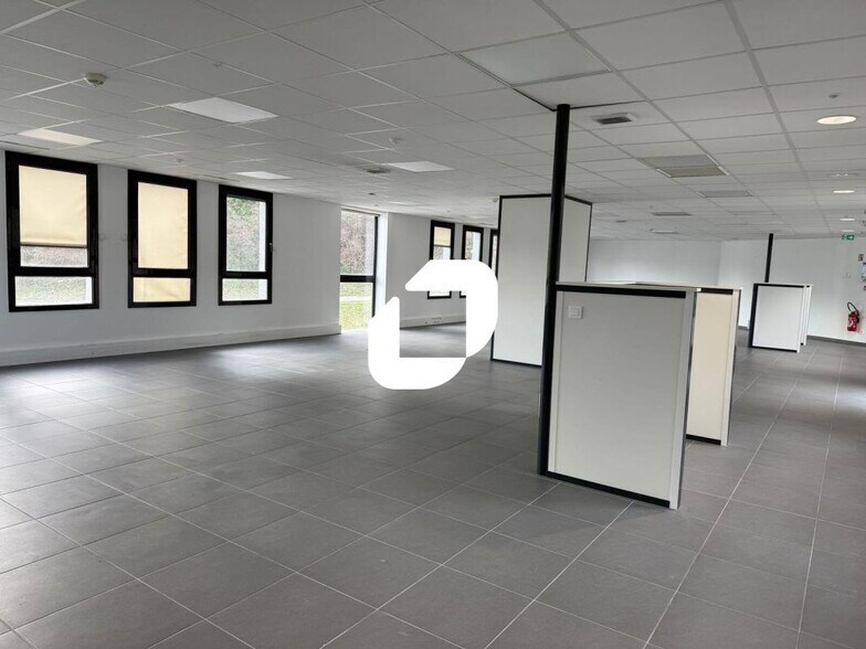Avenue De La Falaise, Sassenage for lease - Interior Photo - Image 2 of 7