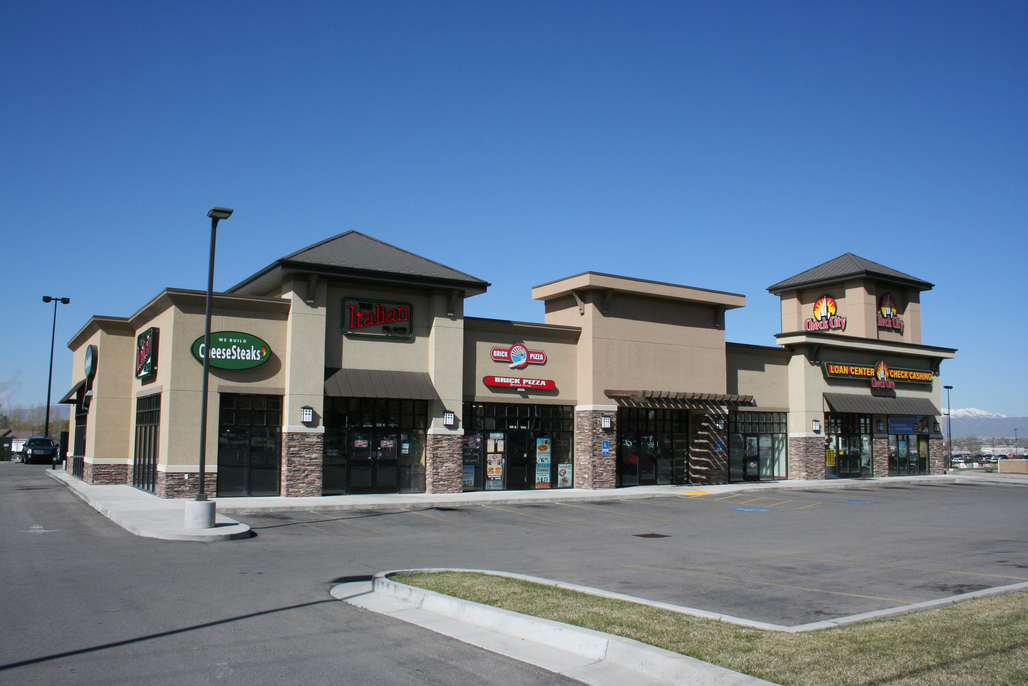 569 N State St, Lindon, UT for lease Building Photo- Image 1 of 3