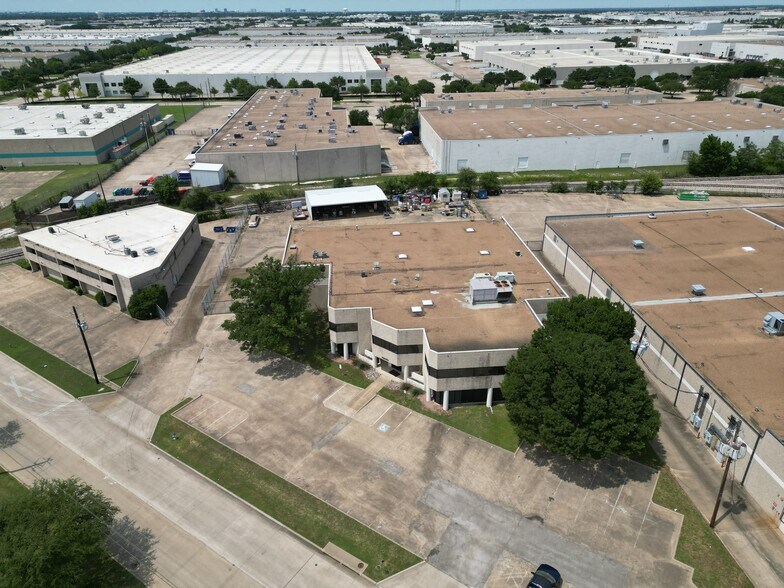 10999 Petal St, Dallas, TX à vendre - Photo du bâtiment - Image 2 de 6