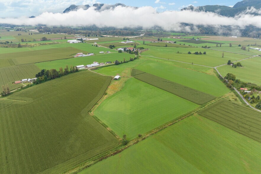 8713 Howell Rd, Deroche, BC à vendre - Photo du bâtiment - Image 3 de 40