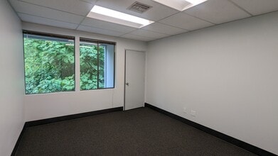 901 Rainier Ave N, Renton, WA à louer Photo intérieure- Image 2 de 5