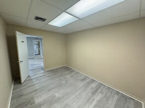 16521 San Carlos Blvd, Fort Myers, FL à louer Photo intérieure- Image 1 de 7