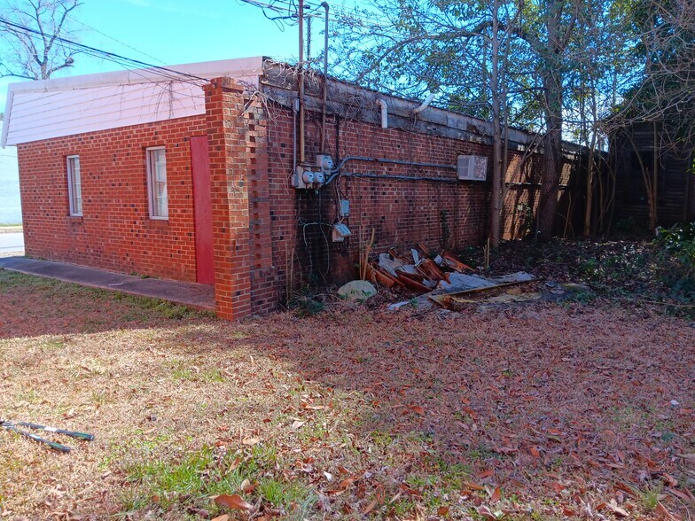 101 N Main St, Lucama, NC à vendre - Photo du bâtiment - Image 3 de 7